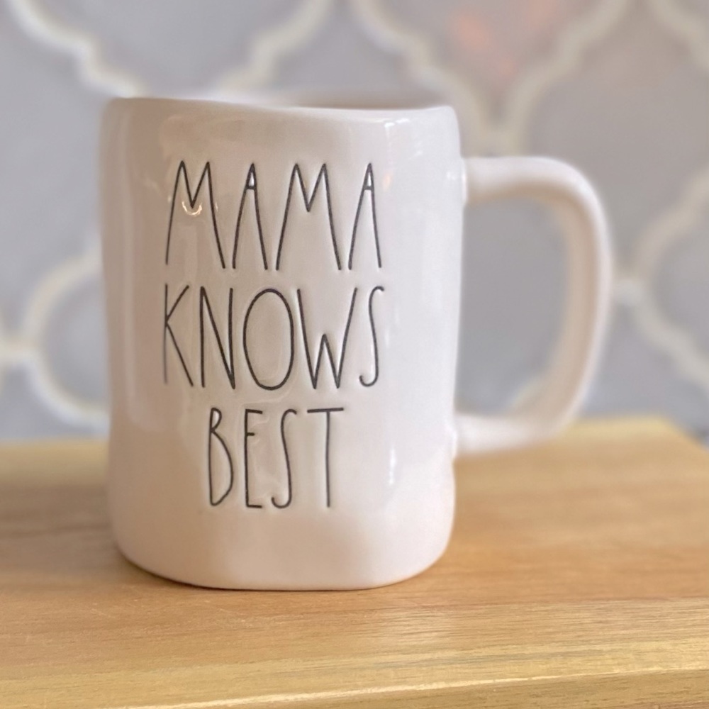 Rae Dunn “MAMA KNOWS BEST” white mug